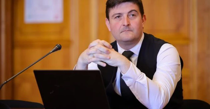 Alexandru Dimitriu (USR): Băncile au furat de la oameni cu ROBOR-ul. Iar oamenii au dreptul să-și ceară banii înapoi. Voi depune un proiect de lege ca cei afectați să își recupereze prejudiciile