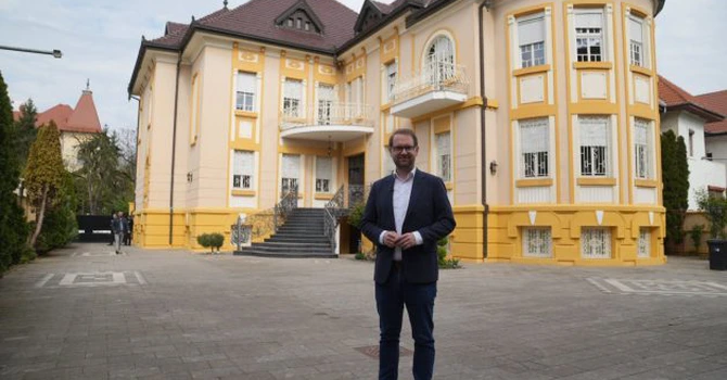 Primăria Timișoara a evacuat cu jandarmii o familie care ocupa ilegal o vilă impozantă de pe bulevardul C.D. Loga, imobil în care va amenaja o grădiniță (VIDEO)