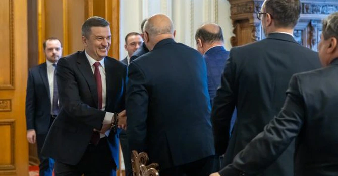 Sorin Grindeanu, la consultări cu patronatele și sindicatele: PSD îşi doreşte ca România să aibă cât mai repede un nou guvern. Sindicatele ne-au transmis că susțin schimbarea de viziune economică