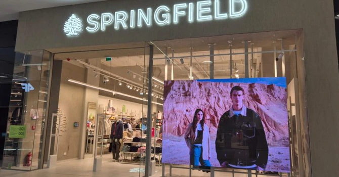 FOTO Premieră. Un brand celebru a revenit în România. Unde a deschis magazinul prințul miliardar din spatele mișcării