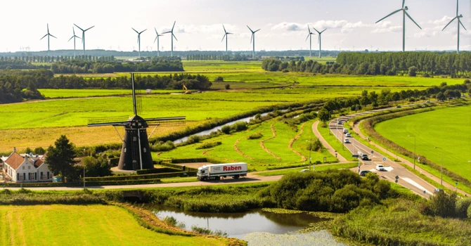 Analiză Raben România: Șocul din piața carburanților „apasă pedala” pe costurile de transport. Cât vedem, de fapt, în prețul produselor de la raft?