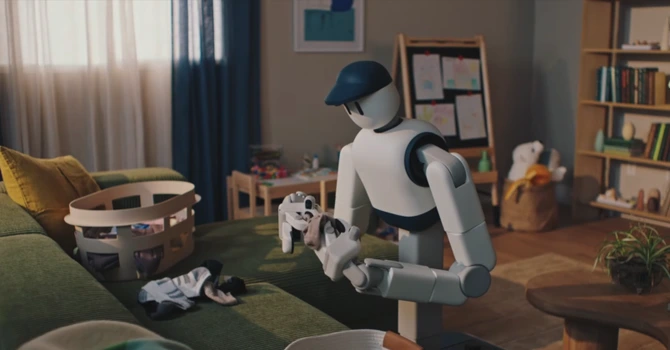VIDEO. Robotul care spală vase și calcă rufe ajunge în case chiar în 2026. Povestea companiei care l-a creat