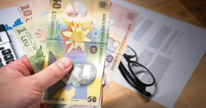 Credite online și bugetul lunar: cum își calculează românii banii de la salariu la salariu