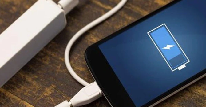 Producătorii chinezi atacă dominația Apple și Samsung cu baterii puternice. Topul celor mai vândute telefoane de peste 6.000 mAh