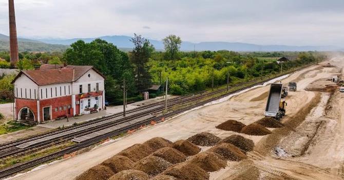 FOTO Calea ferată Caransebeș – Timișoara – Arad: Lucrările de modernizare pe lotul 1 se apropie de 10%