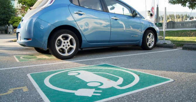 Criza petrolului propulsează vânzările de maşini electrice în Europa. Creştere de aproape 30% în primul trimestru pentru înmatriculările de BEV