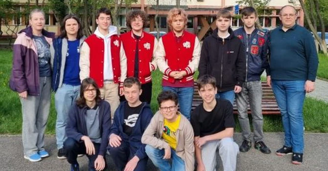 Medalii de aur şi argint obținute de elevi români la International Advanced Tournament in Informatics