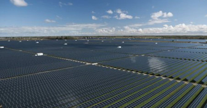 Premieră – Soarele salvează Germania. Nu va mai avea nevoie să importe nouă nave încărcate cu gaze lichefiate datorită energiei generate de fotovoltaice