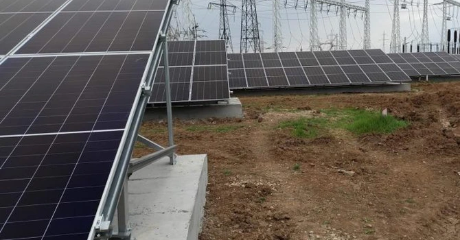 Transelectrica pune centrale fotovoltaice și baterii la 29 de stații de transformare. Beneficii în funcționarea SEN