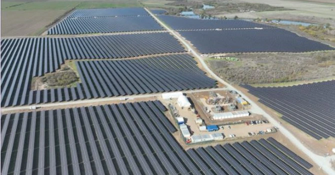 Parc fotovoltaic mare de lângă București, foarte  aproape de finalizare. Cine îl face