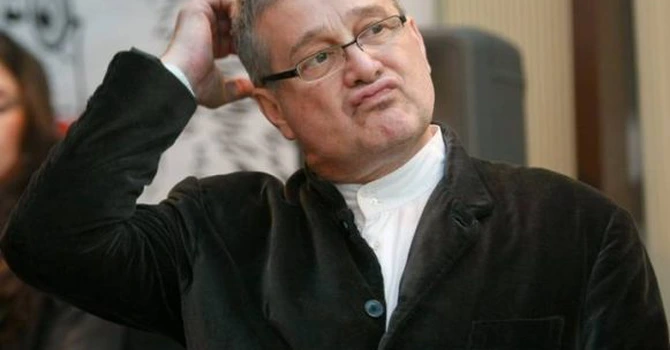 FOTO Tragedie pentru poetul Mircea Dinescu. Celebra sa casă din Cetate a luat foc