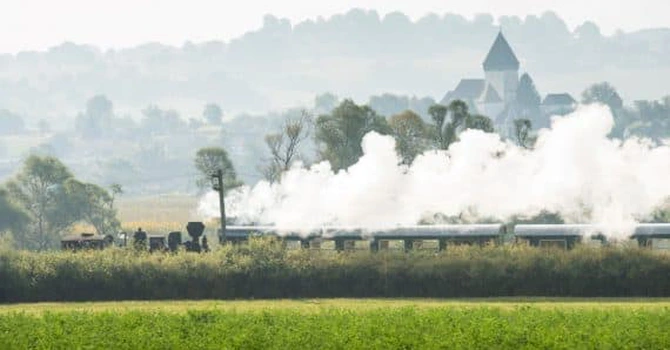 VIDEO Mocănița Sibiu – Agnita: „Aburoasa”, locomotivă fabricată acum 115 ani în Budapesta, revine pe șine