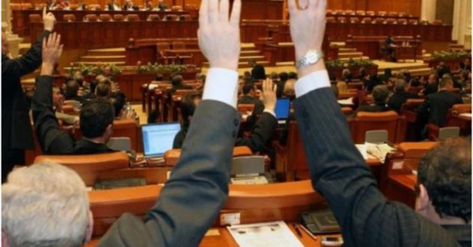 Un nou grup parlamentar pentru susținerea unui guvern minoritar? Ce spune Bolojan