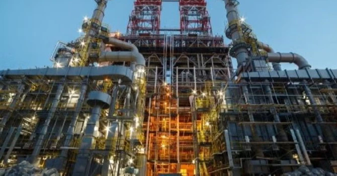 Două rafinării din Rusia din regiunea Ural au fost lovite de drone ucrainene