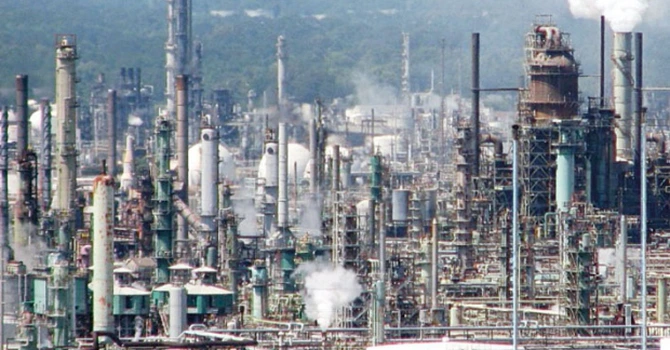 Măsuri de urgenţă în China. Companiile private de rafinare trebuie să menţină producţia chiar dacă lucrează în pierdere