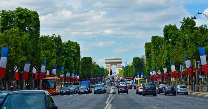 Criză combustibili. Franţa va introduce împrumuturi rapide către companiile mici și mijlocii afectate de scumpirea carburanților