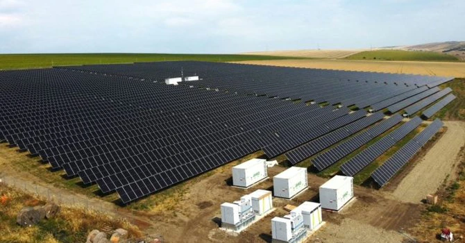 Nou proiect fotovoltaic de 61 MW cu stocare de 100 MWh din Olt primește finanțare de 50 mil.euro. Construcția a început