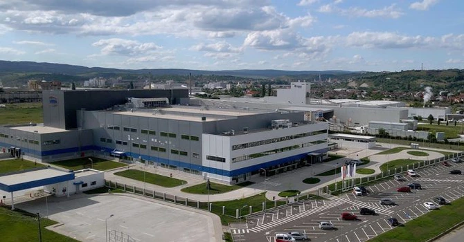 Un miliardar ajunge patron peste o fabrică de medicamente din România. Tranzacție record