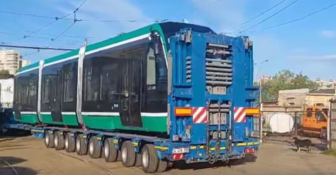 VIDEO Ultimul tramvai din cele 18 cumpărate prin PNRR de la Bozankaya a sosit miercuri la Iași