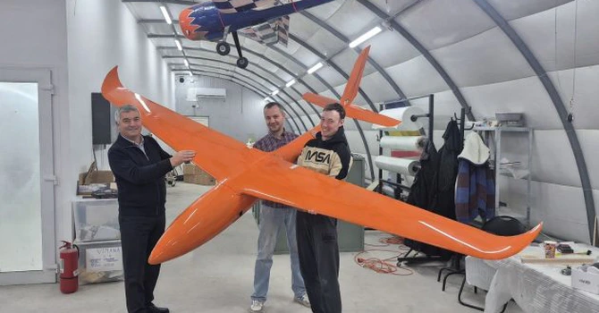 FOTO BraveX Aero din Cluj a construit cea mai rapidă dronă românească. Acum caută investitori ca să crească producția