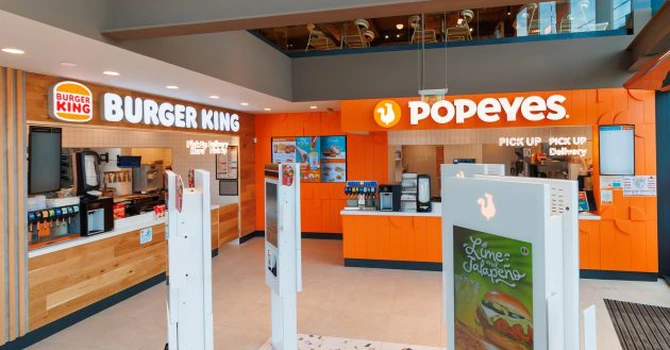 Premieră: Restaurant comun Burger King și Popeyes. Cele două lanțuri deschid într-un spațiu comun, în București