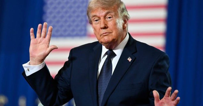 Donald Trump, nevoit să devină un „Elvis Presley fără chitară”