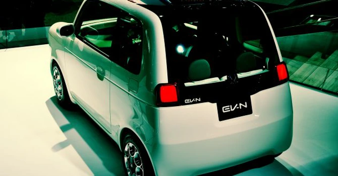 Honda renunță la obiectivul de a vinde doar vehicule alimentate pe baterii şi pile de combustie până în 2040