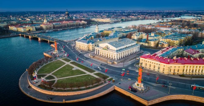 Oameni de afaceri şi politicieni de extremă-dreapta germani revin la forumul economic de la Sankt Petersburg