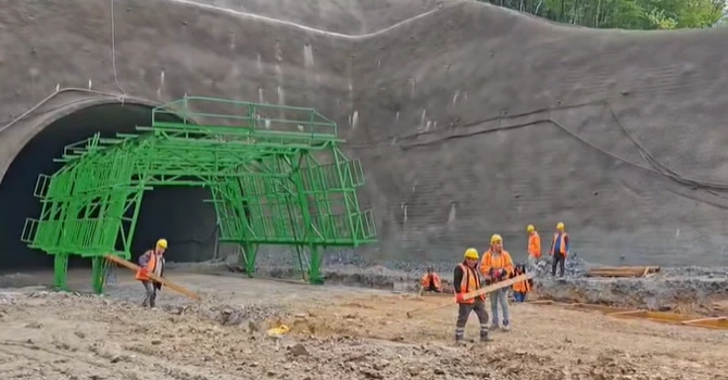 FOTO Autostrada A1 Sibiu – Pitești: Urmează autorizația de construire pentru încă un tunel și 11 viaducte pe secțiunea montană Boița – Cornetu
