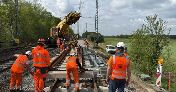 FOTO Companie din România lucrează la o linie de cale ferată din Germania, unde trenurile vor putea circula cu 320 km/oră