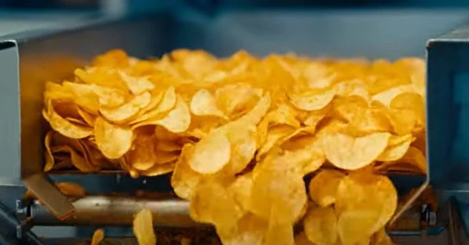 Scandal în Italia – Cartelul chipsurilor şi snacksurilor. Trei dintre cei mai mari producători din peninsulă au fost amendaţi