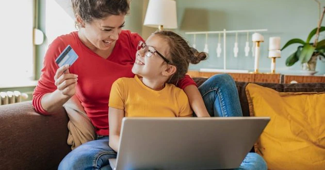 Bănci cu credite de nevoi personale 100% digitale în România