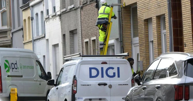 Digi are din nou probleme în Belgia. Ar fi instalat fibră optică ilegal și riscă amendă de până la 1,5 milioane euro