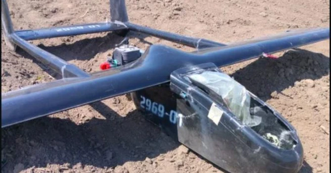 Dronă căzută pe un teren agricol în Suceava, la 20 de km de graniţa cu Ucraina