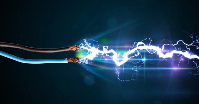 România, cea mai mare creştere din UE a preţurilor la energie electrică pentru consumatorii non-casnici – date oficiale