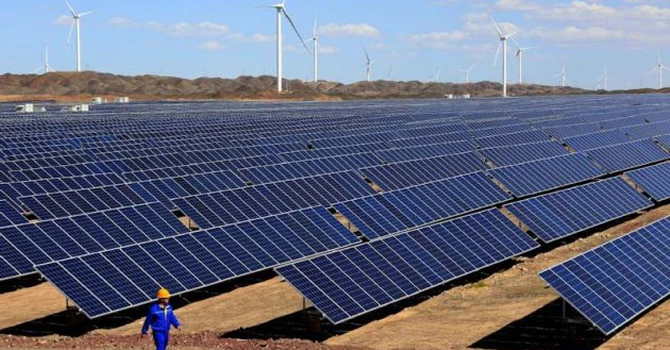 China a cheltuit mai mult pe energie curată decât restul lumii la un loc. Care sunt pericolele