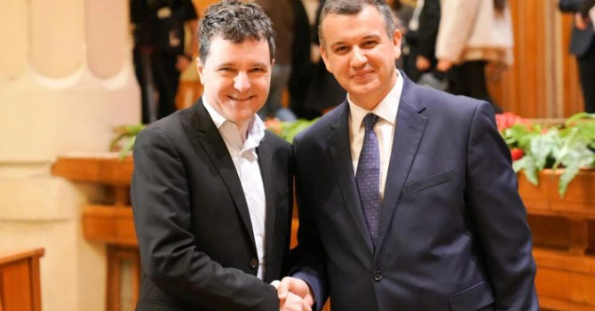 Cinci lucruri speciale despre posibilul premier al României. Eugen Tomac s-a născut în Ucraina (URSS), nu are casă în România, bagă bani în cripto și conduce o Dacia Sandero