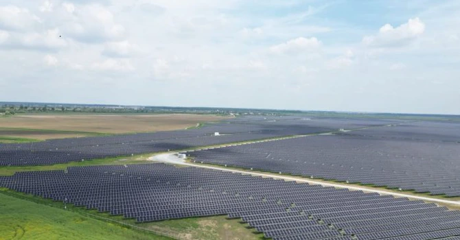 Cel mai bogat ucrainean ajunge la 300 MW instalați în regenerabile în România. Parcul fotovoltaic de 126 MW de lângă București a primit licența