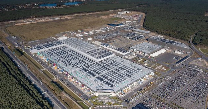 Tesla anunță că va angaja 1.000 de oameni la fabrica sa din Germania