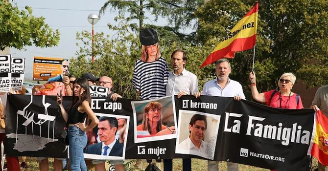 Soția prim-ministrului spaniol Pedro Sanchez a fost trimisă în judecată pentru corupție. Begona Gomez a rămas fără pașaport și trebuie să se prezinte în instanță la fiecare două săptămâni