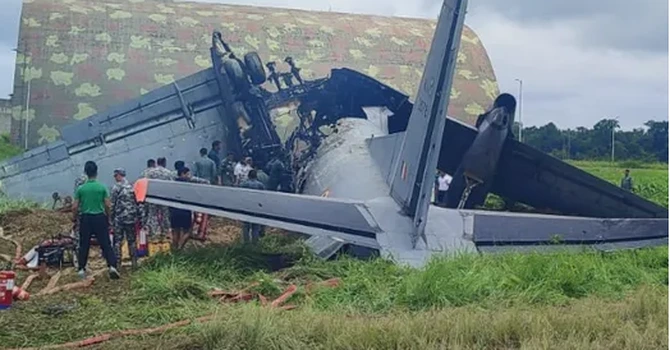 Un avion de fabricație rusească a Armatei Indiene s-a prăbușit la aterizare în nord-estul țării. Cinci militari și-au pierdut viața