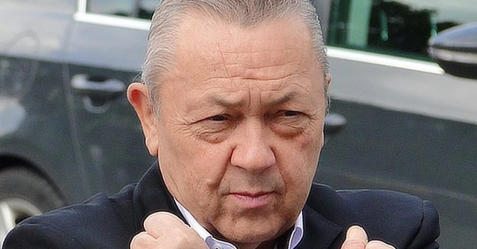 David Sullivan, coproprietarul echipei de fotbal West Ham United, demisionează din toate de la club și se pregătește de procese pentru a-și apăra reputația