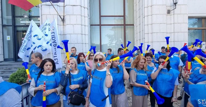 Federația Solidaritatea solicită creșterea cu 50% a coeficienților de salarizare pentru angajații din Ministerul Finanțelor și anunță un protest pentru mâine
