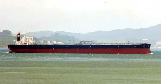 Un petrolier sub pavilion panamez a fost lovit de un proiectil necunoscut în Strâmtoarea Ormuz