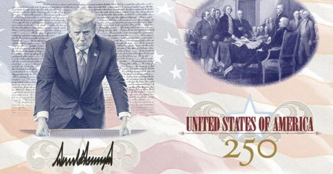 Cultul personalității în SUA. Președintele Trump a prezentat un nou model de pașaport american în care apare fotografia sa