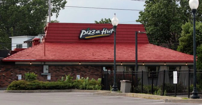 Gigantul Yum Brands vinde lanțul de restaurante Pizza Hut pentru 2,7 miliarde de dolari