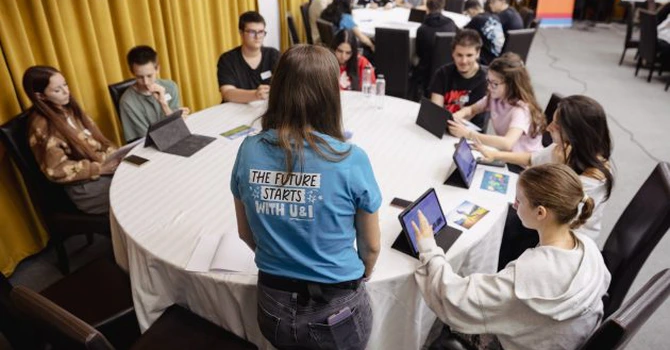 Educație în IT. UiPath Foundation lansează primul curriculum de literație în AI dezvoltat special pentru sistemul public de educație din România