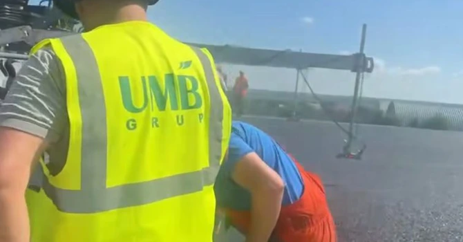VIDEO Autostrada A7 Bacău – Pașcani: UMB a început asfaltarea primilor kilometri ai lotului 3. Când va fi gata pentru trafic