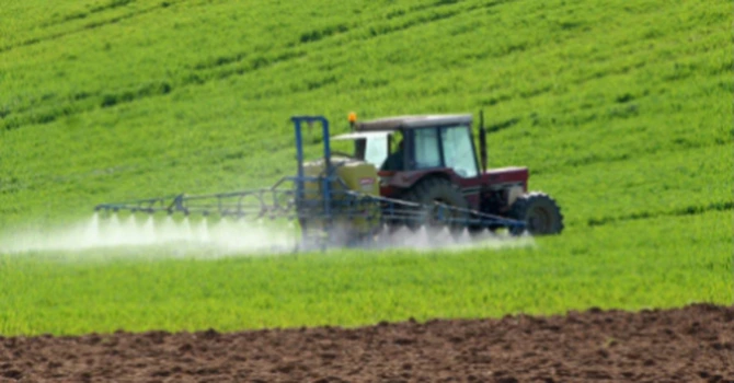 Ajutor pentru fermierii afectaţi de criza îngrăsămintelor. 540 de milioane de euro de la UE, dar fondurile totale ar putea ajunge la 1,5 miliarde