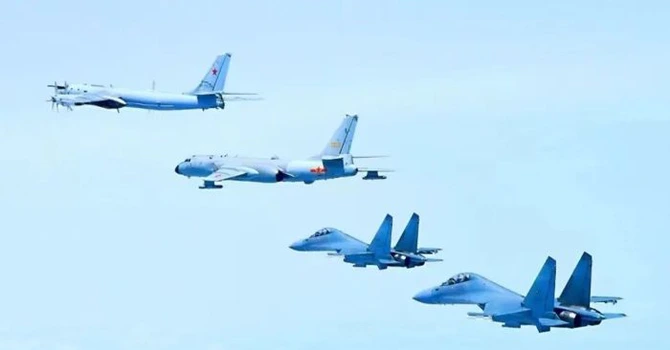 China a efectuat o patrulă aeriană comună cu Rusia în Marea Chinei de Est